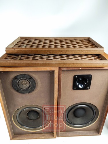 Vintage Realistic Nova 6 Bookshelf Speakers with Lattice Grills