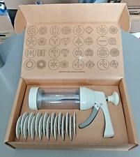 The Pampered Chef 1525 Cookie Press with 16 Discs - White