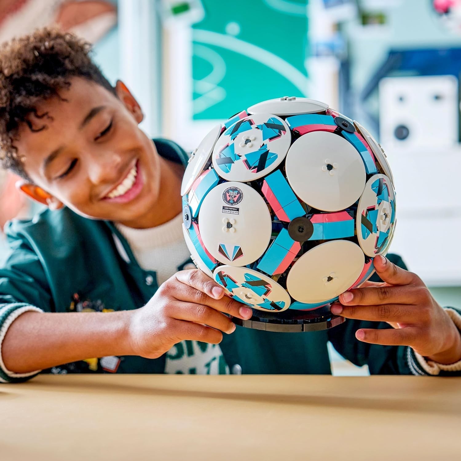 LEGO Editions Pallone da Calcio Giocattolo - Kit di Modellismo 3D con Mini-Stadi foto 2