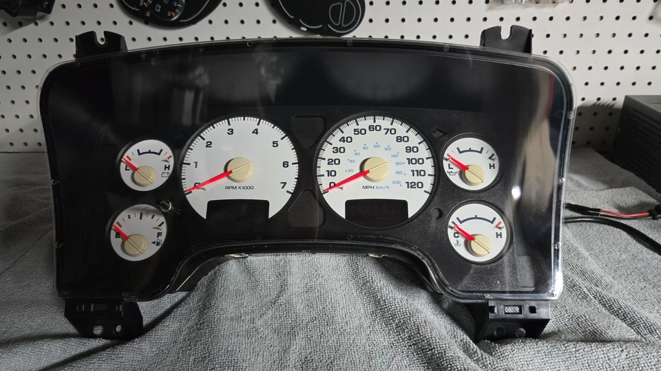 Dodge Ram 1500 2500 3500 2004-2005 calibre clúster Foto 2 de 4