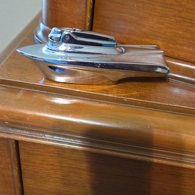 Ronson mid century MINT Chrome Novelty Collectible Lighter Unique Design 