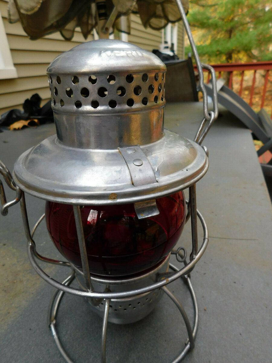 Adlake Kero Railroad Lantern model 300 Red globe, never used Adlake Kero Railroad Lantern model 300 Red globe, never used