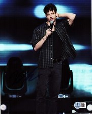 Foto 8x10 firmada por Matt Rife sexy comediante Wild N Out MTV con certificado de autenticidad Beckett BR25847