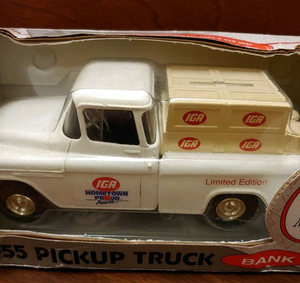 NUEVO Ertl IGA ciudad natal orgullosa Ford F100 1955 camioneta banco metal fundido a presión Foto 2 de 4