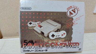 Nintendo Famicom AV Top Loader Family Computer Console OEM + Dog Bone Controller