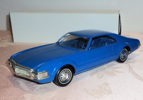 1968 Oldsmobile TORONADO Blue Plastic Promotional Promo Model Friction Works - Picture 3 of 15