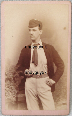 CDV SPORTLER CRICKET ANTIKES FOTO CURREY BOLTON SPORTKRAWATTE VIKTORIANISCHE KAPPE