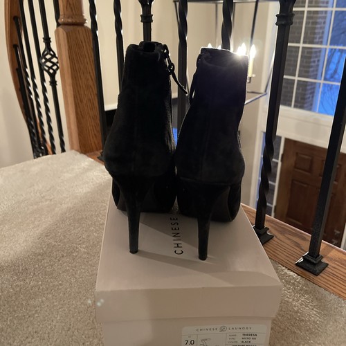 Cynthia Rowley Boots - Picture 4 of 6