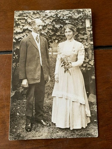 Vintage Man & Woman Postcard - Picture 2 of 3