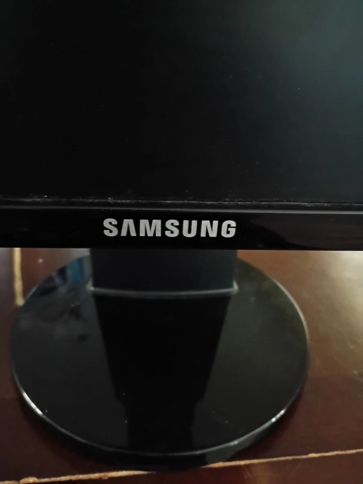 (Free shipping) 19-inch Samsung SyncMaster 943BWX Monitor with Monitor Stand - Image 2 of 4