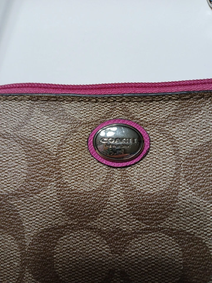 Coach Peyton Signature Small Wristlet In Khaki Print W/Fucshia Leather Trim . - Image 4 of 4