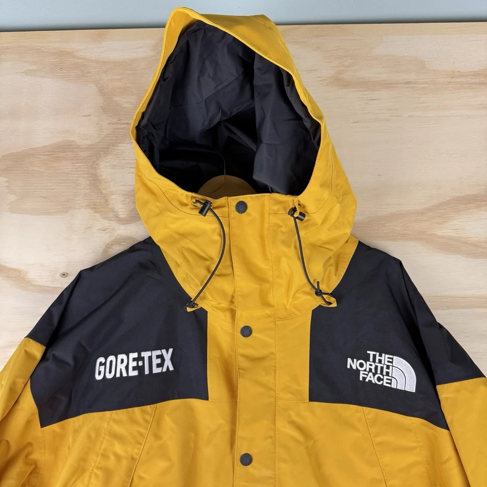The North Face Men's Summit Gold/TNF Black GORE-TEX Mountain Hooded Jacket - Image 3 of 4