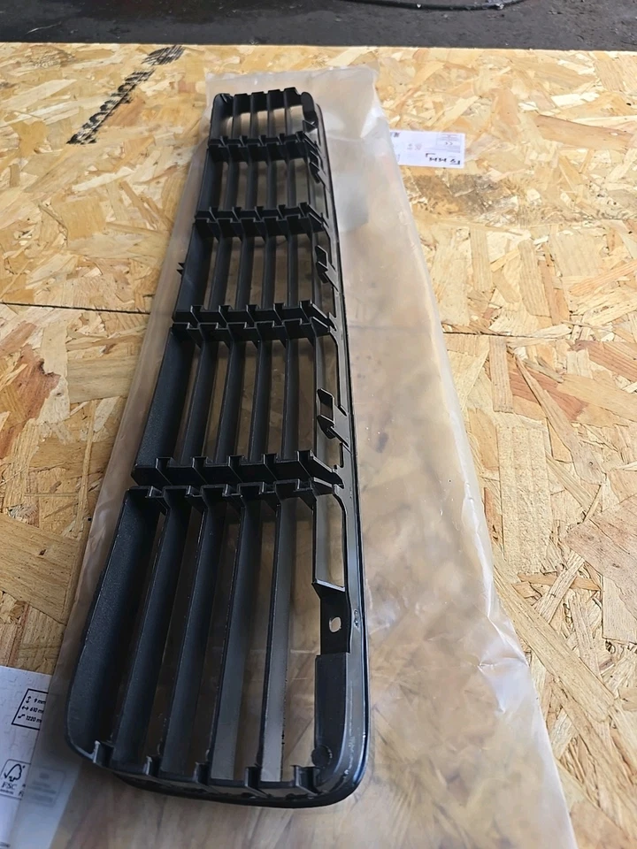 Parachoques delantero parrilla central Polo CLÁSICO / Caddy 6K 6K5853677 nuevo pieza original VW Foto 3 de 4