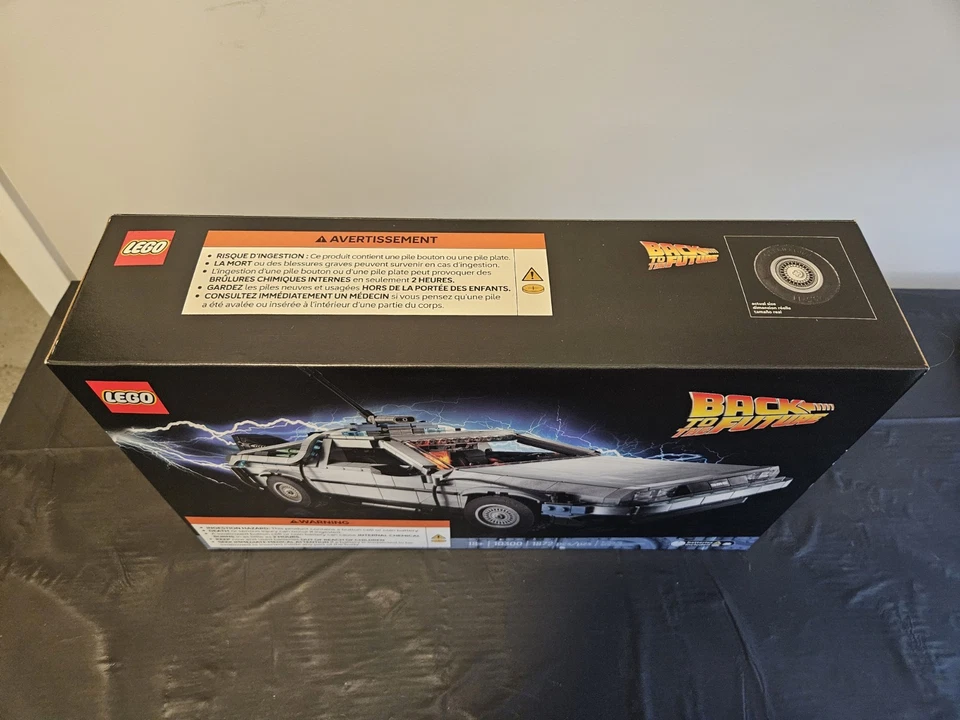 LEGO Icons: Back to the Future Time Machine (10300) - Image 3 of 4