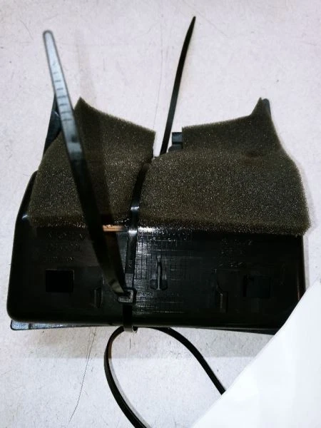 2009 VOLVO S40 CENTER CONSOLE COIN STORAGE TRAY OEM USED TESTED 30755394 - Image 4 of 4