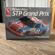 AMT ERTL 43 Richard Petty STP Grand Prix 1/25 Model Kit 6728 Sealed 1990 NIB
