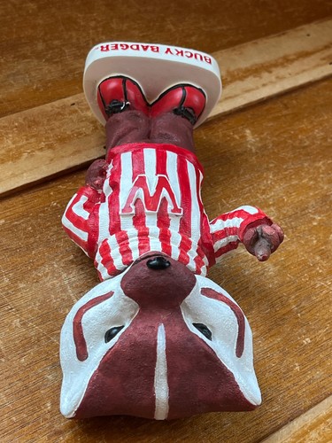 2001 Collector’s Edition McDonald’s University of Wisconsin Bucky Badger Resin - Bild 11 von 11
