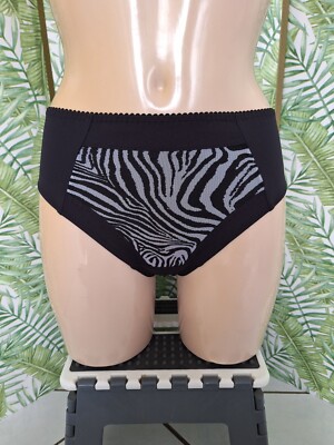 Culotte Lise Charmel Taille 2 - Couleur Rayée Gris Et Blanc - Référence FCA0251, Neuf Sans étiquette, Sous-vêtement De Luxe
