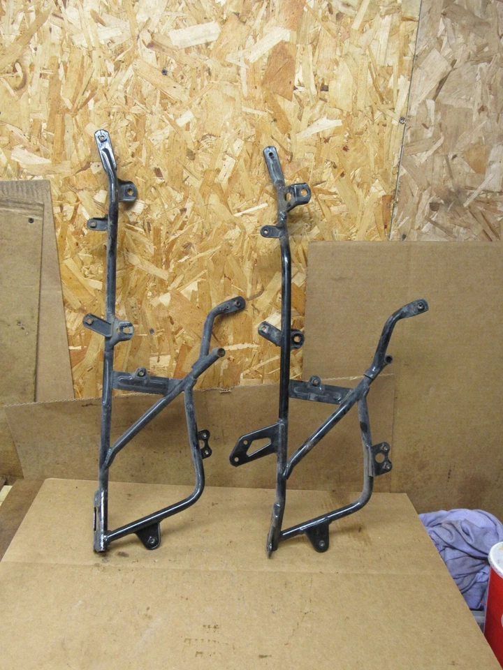 Yamaha Venture Royal XVZ12TDK 1983 carenado delantero soporte lateral rieles estancias Foto 2 de 4