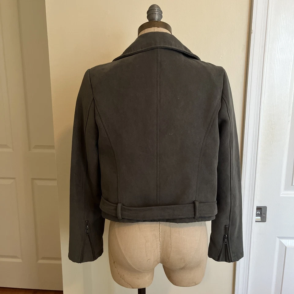 Chaqueta moto imitación gamuza gris carbón forever 21 pequeña Foto 3 de 4