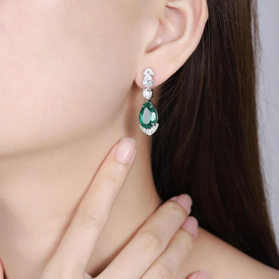 Pendiente de diamantes esmeralda natural corte redondo y pera de 10,72 quilates oro blanco de 18 quilates Foto 3 de 4