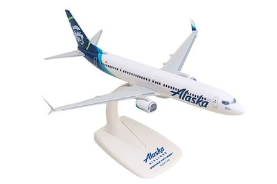 SKYMARKS FLIGHT (SKF006) ALASKA 737-900 1:200 SCALE MODEL WITH DISPLAY STAND