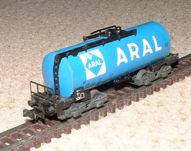 Modelleisenbahn MINITRIX Spur N: ARAL Kesselwaggon Tankwagen 4-achsig 1a Zustand