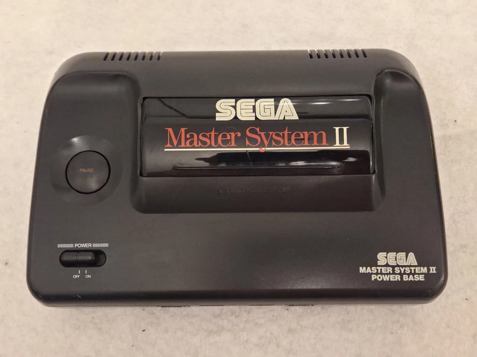 Sega Master System II Console Konsole 3006-18 mit Kabeln und Controller - Bild 2 von 4