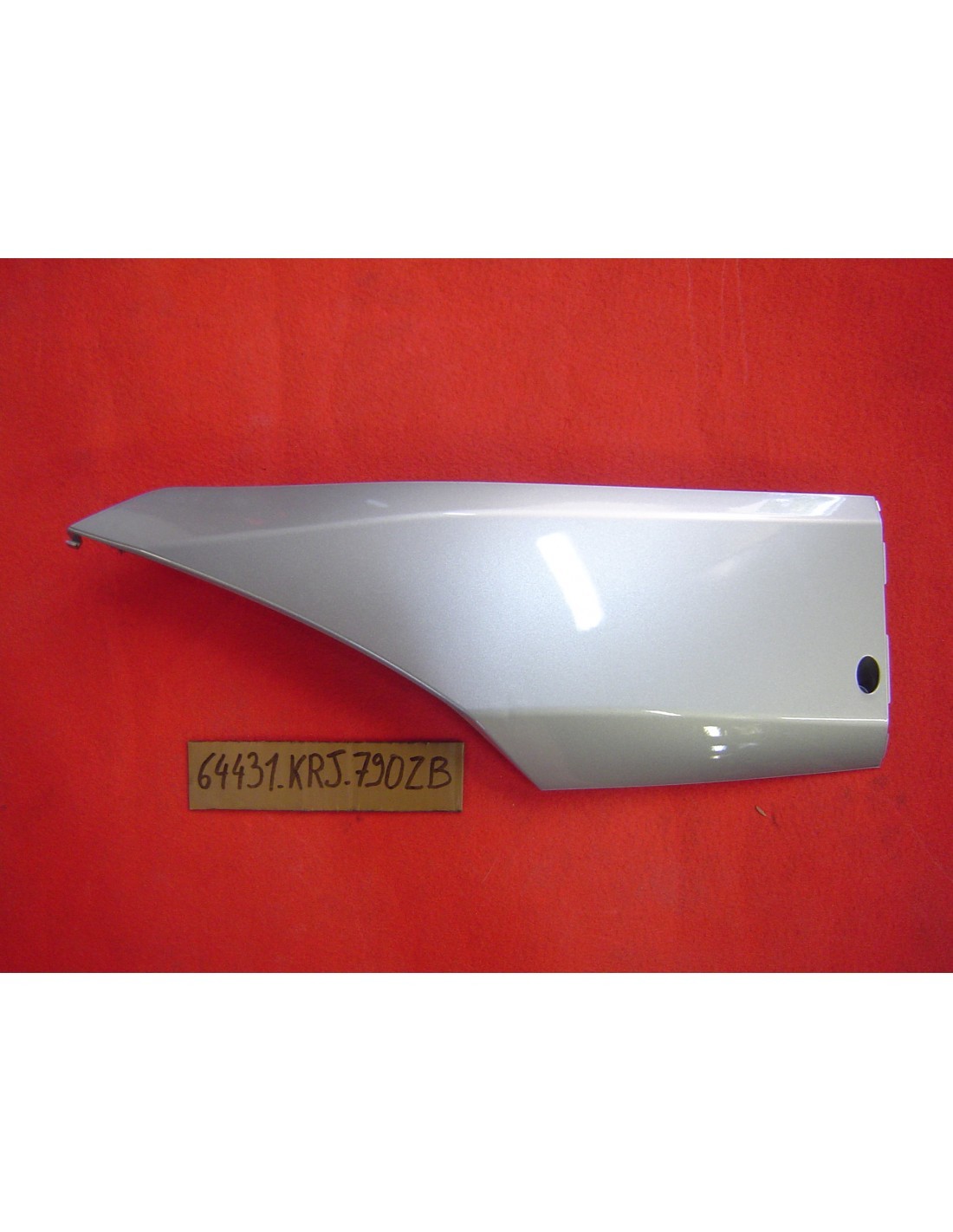 Carénage cache latéral droit FES125 2007 2008 2009 couleur Argent Quasar NHA48M flanc scooter