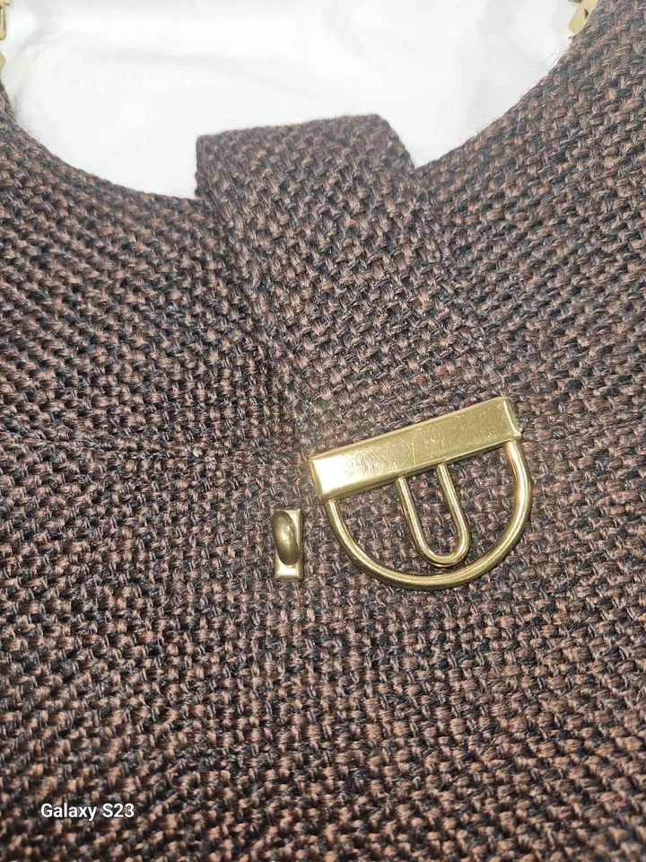 Vintage Tweed Handbag With Brass Fastener, Fantastic Condition! Looks New. - Image 3 of 4