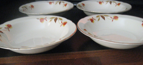 SET OF 4 HALL SUPERIOR QUALITY KITCHENWARE BERRY BOWLS 5" RD- GOOD USED COND - Picture 3 of 3