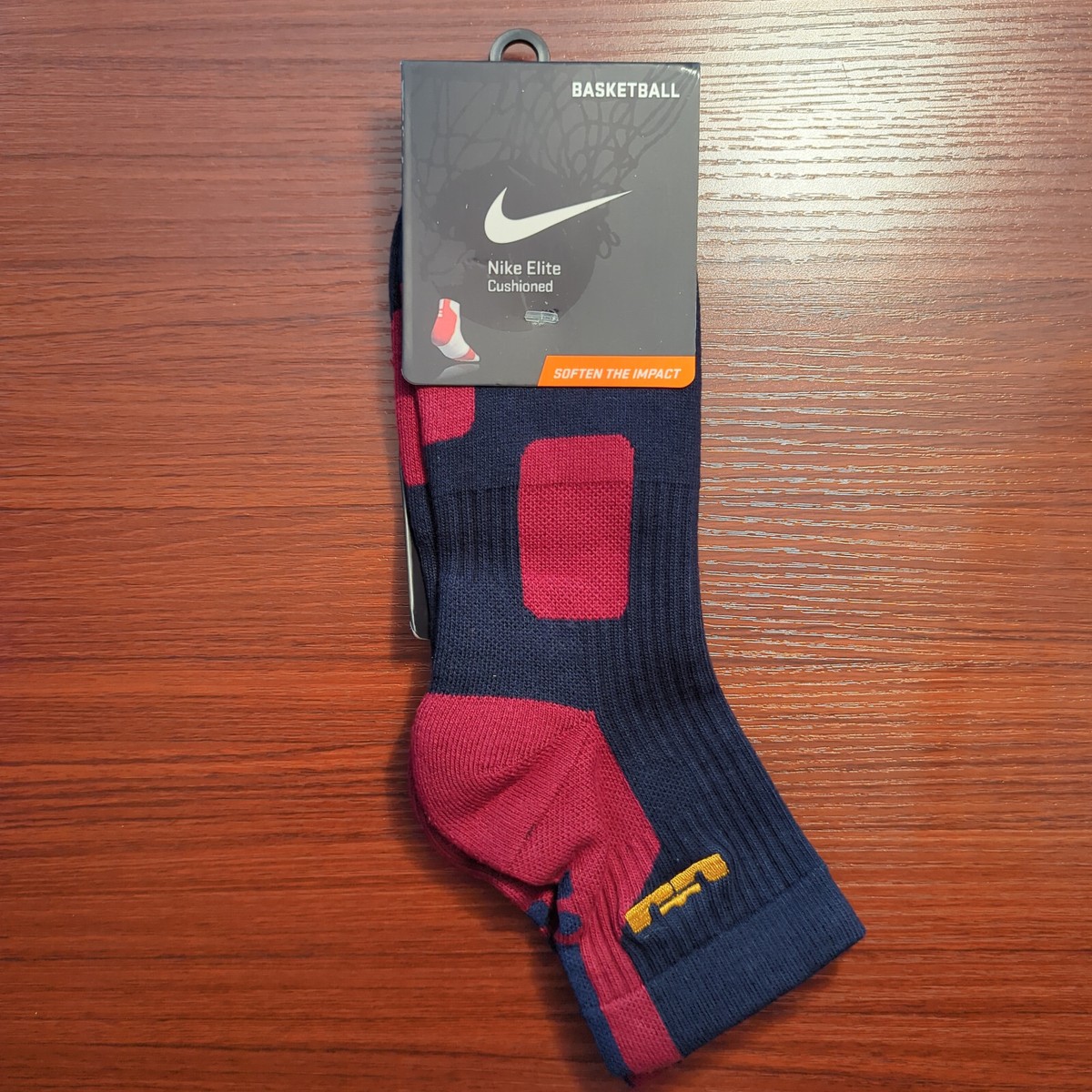LeBron James Original Nike Elite Socks Quarter Cut Size Large Black/Maroon  Cavs