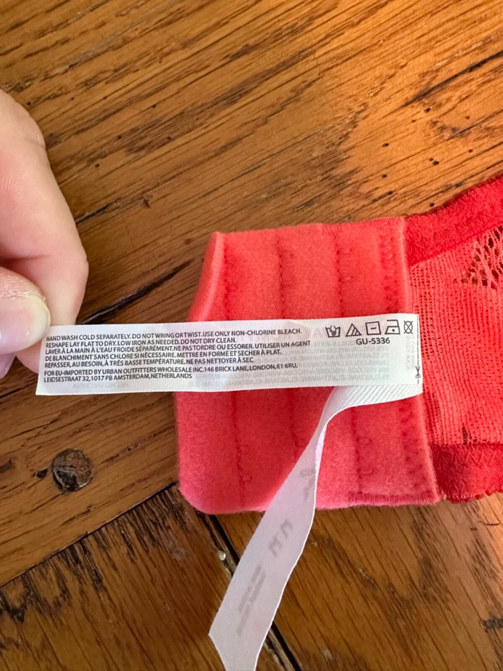 Sujetador Corsé Urban Outfitter Out From Under Modern Love Talla Mediana Rosa Coral Usado en Excelente Condición Foto 3 de 4