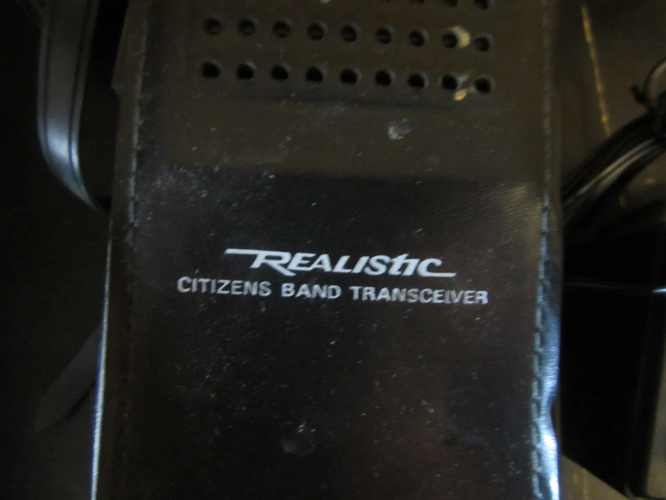 2 REALISTIC TRC-210 5watt 40chan CB 9 TRANSISTOR CB TRANSCEIVER UNTESTED - Image 3 of 4