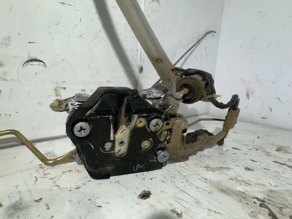 Driver's Left Door Latch Power Lock Actuator Assembly 90-91 Toyota 4Runner - Image 3 of 4