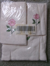 Three Piece Flower Design Ivory Bath Towel Set - NEW