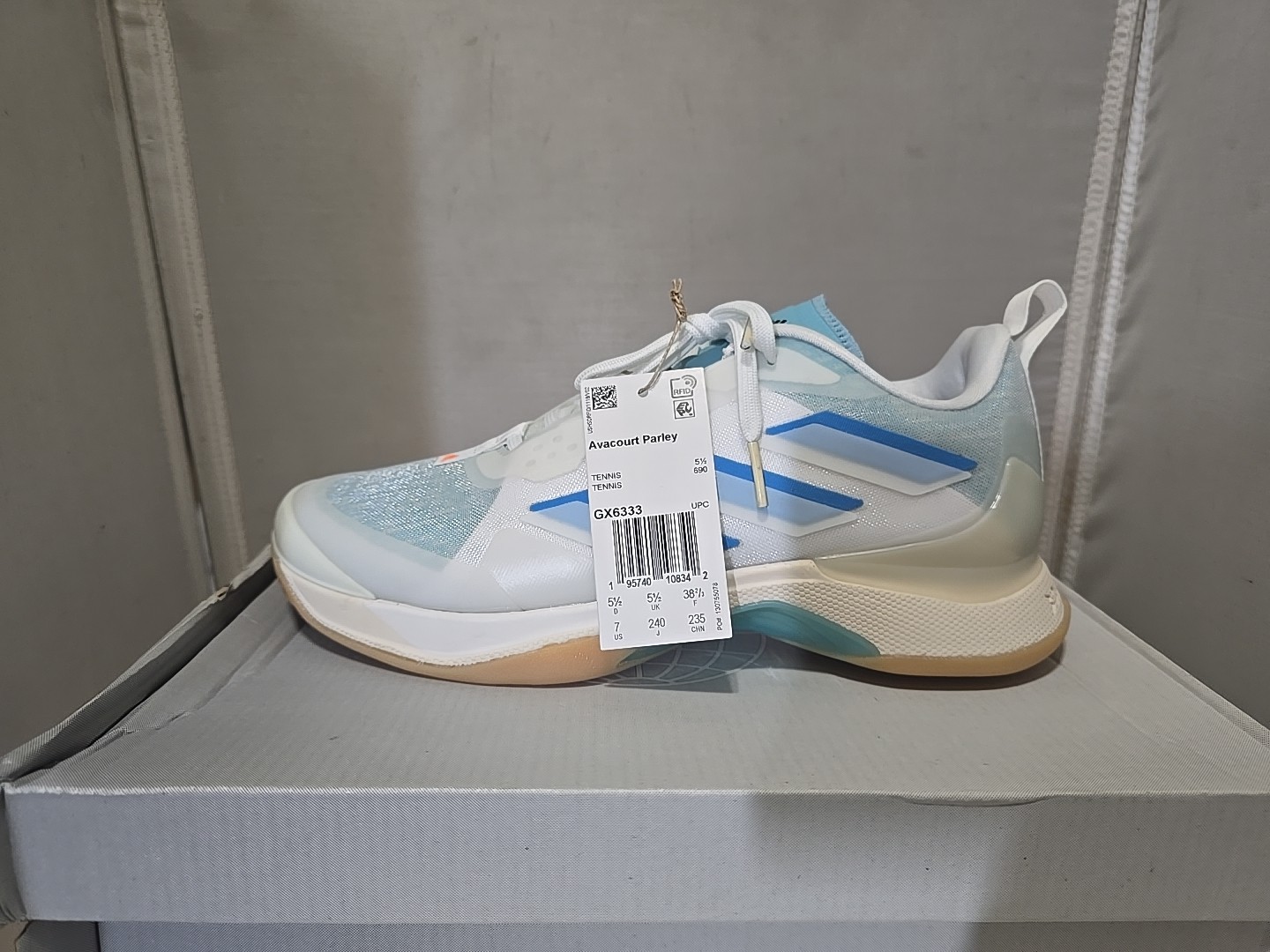 Adidas Avacourt Parley  Gx6333 Blue, Size 7 US New With Box