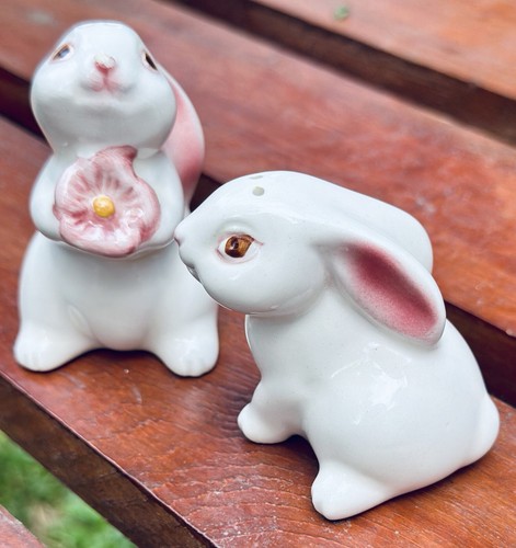 Vintage 1983 Avon Kitschy Bunny Rabbits Salt & Pepper Shakers Pink Bunnies - Picture 9 of 16