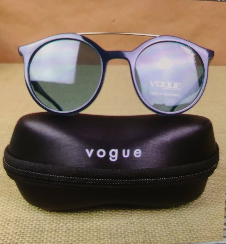 VOGUE Women