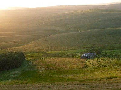 Foto A2 Shawhead im Abendlicht Cairn Kinny Blick auf die Farm c2015