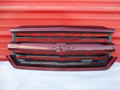 2016-2018 Chevrolet Silverado 1500 Front Bumper Grille oem  (LOCAL PICK UP ONLY)