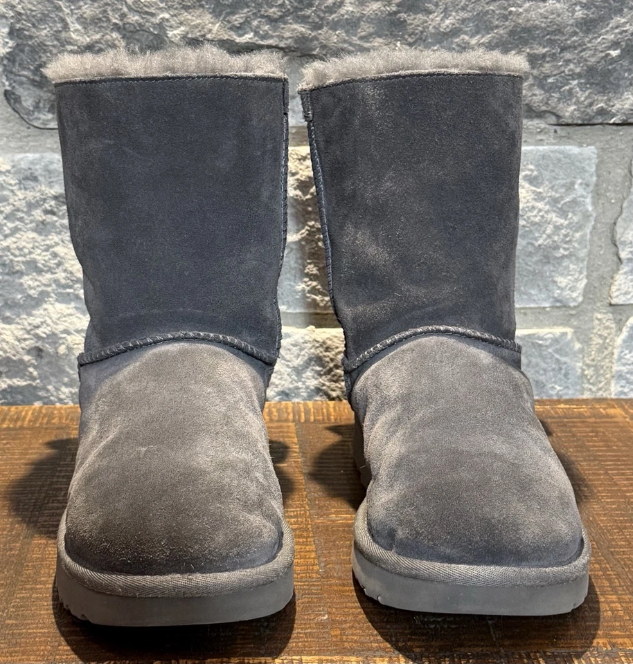 UGG Bailey Bow Gray Suede Sheepskin Short Boot Size 8 Women - Image 4 of 4