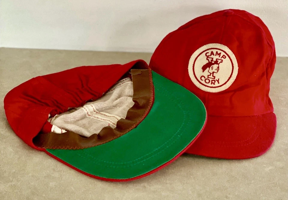 Juego de dos gorras de béisbol juveniles vintage de los años 60 Red Champion Camp Cory Foto 2 de 4