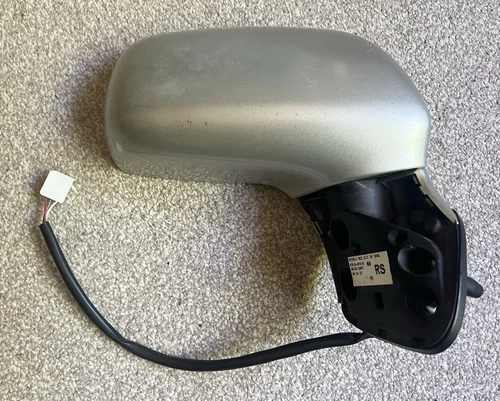 TOYOTA COROLLA VERSO RIGHT DOOR MIRROR SILVER ELECTRIC DRIVER SIDE 2004-2009