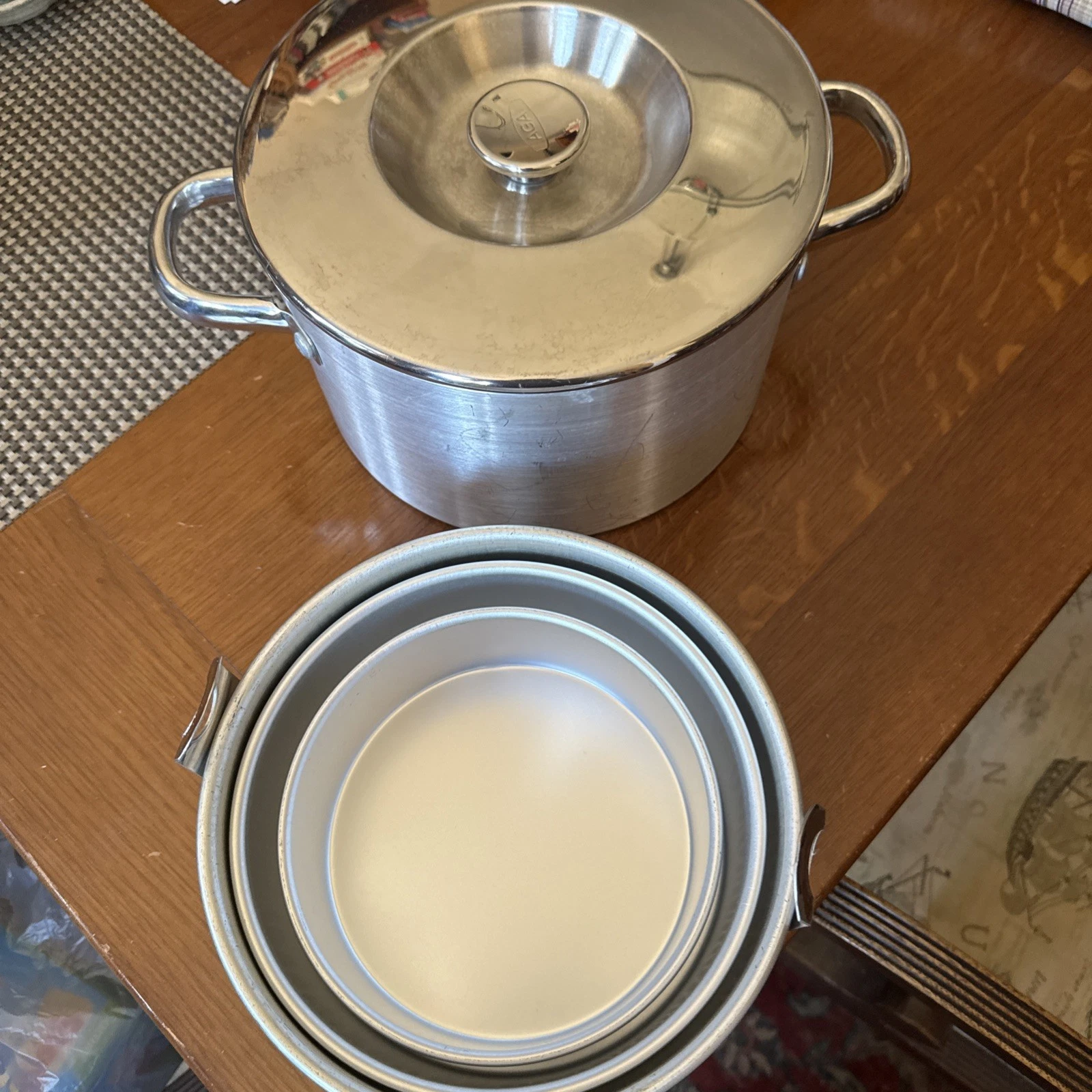 Aga Cake Baker - complete set of pan with lid, rack, and 3 tins - Used But Good
Opens in a new windo