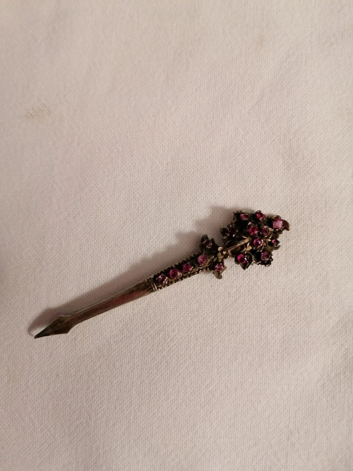 spilla argento e rubini - Immagine 2 di 2