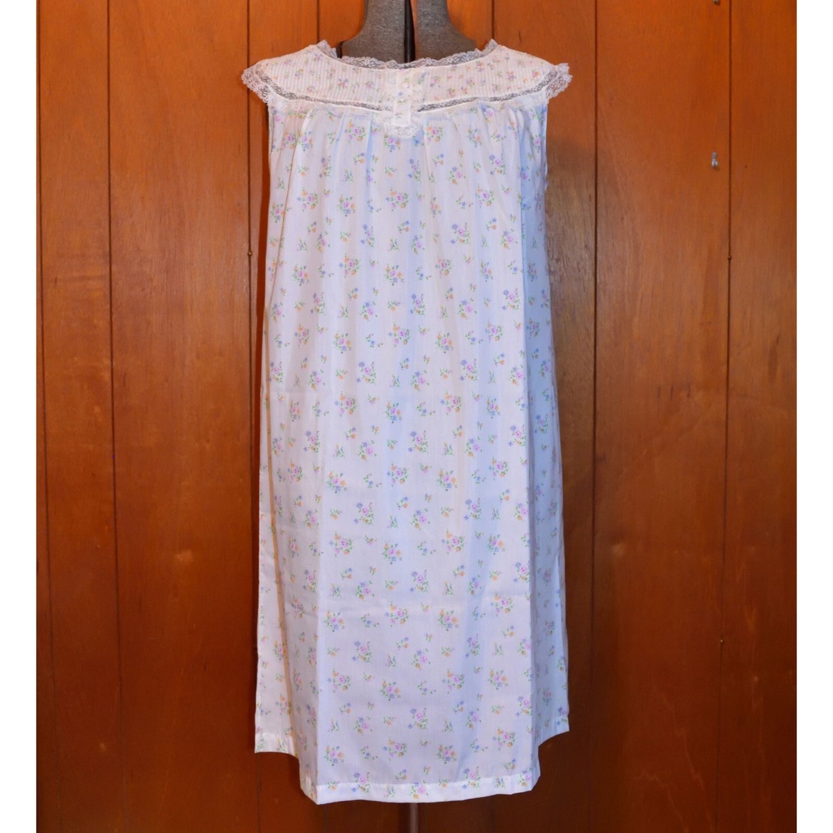 Vintage Barbizon Batiste Sleeveless White Floral Nightgown Lace Pleated USA  Made