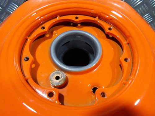 Unidad depósito gasolina KTM RC 125 (MY21) original naranja brillante 2022 a 2024 - Imagen 7 de 18