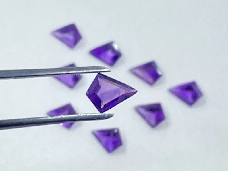 [WHOLESALE] NATURAL AMETHYST FACETED KITE SHAPE LOOSE GEMSTONE