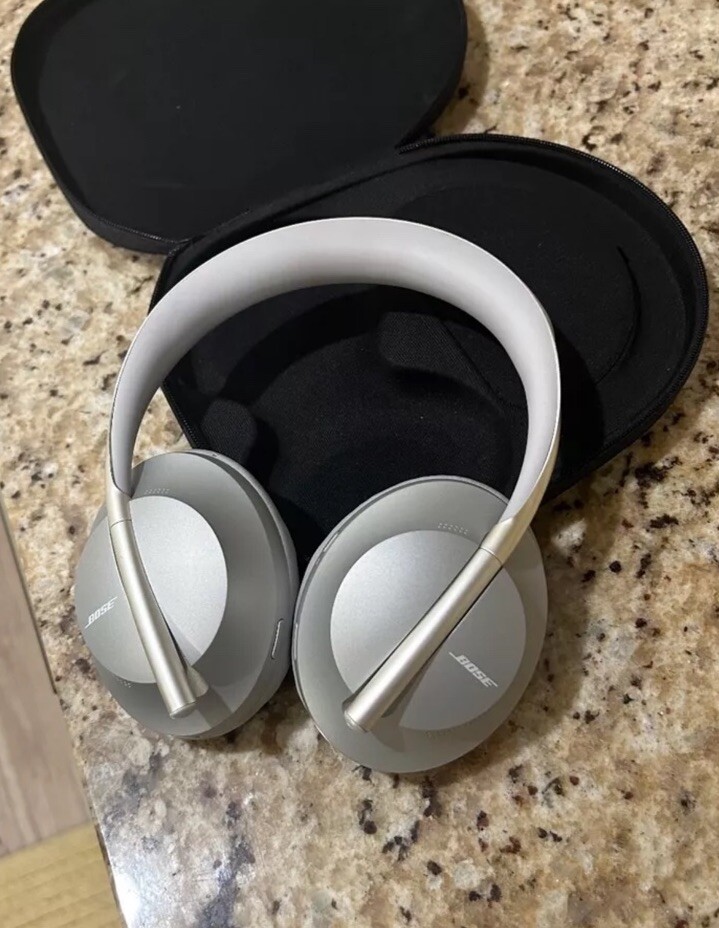 Bose NC700 Noise Cancelling Headphones in Silver Excellent Pre-Owned Condition-image